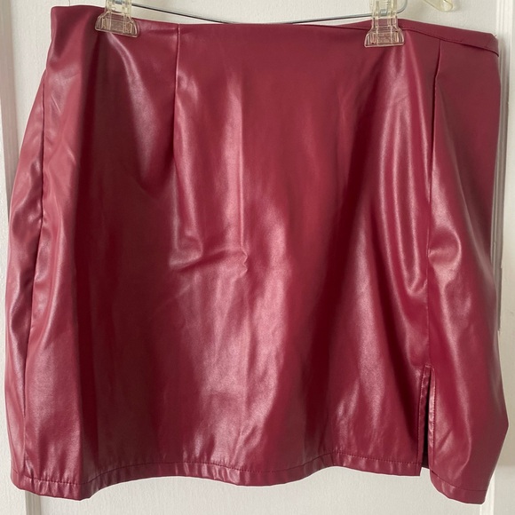 NEW Red Burgundy Pleather Skirt - Picture 1 of 2